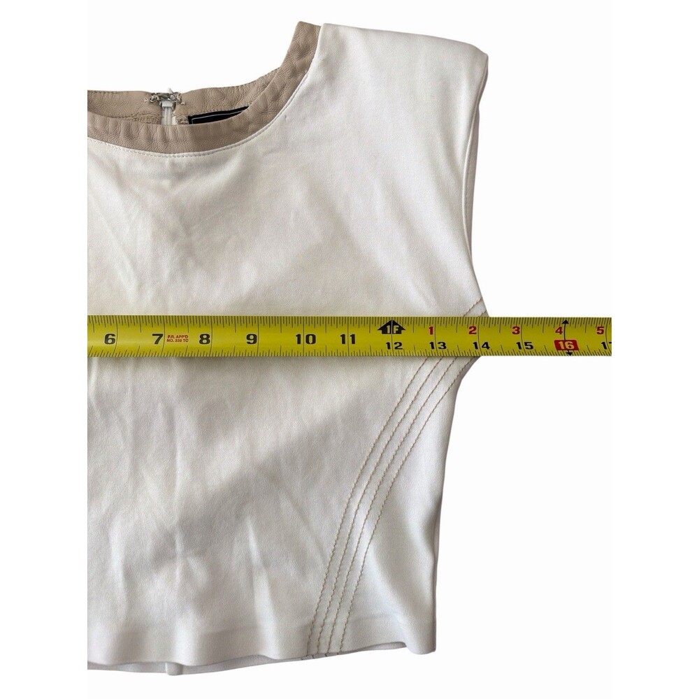 Maniere De Voir White Faux Leather‎ Sleeveless Crop Top Vest Size 8 Beige Trim - Picture 5 of 8